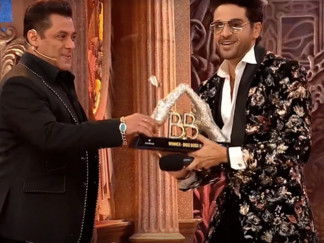 Bigg Boss 19 Winner LIVE Updates: Farhana Bhatt Says Gaurav Khanna Didn’t Deserve to Win | Latest Finale Highlights